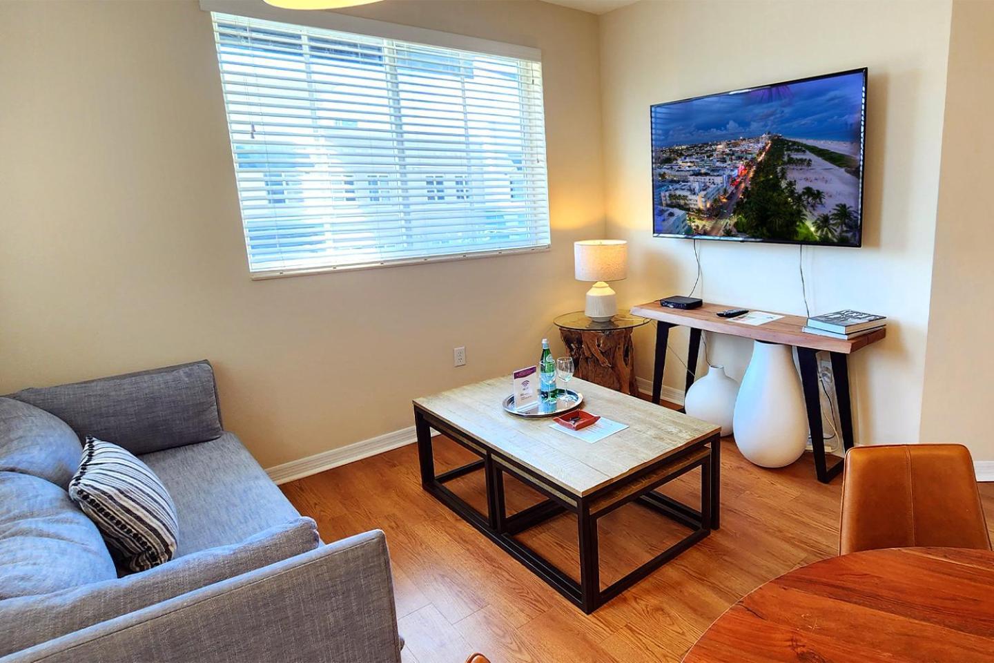Dharma Home Suites South Miami At Red Road Commons Екстериор снимка