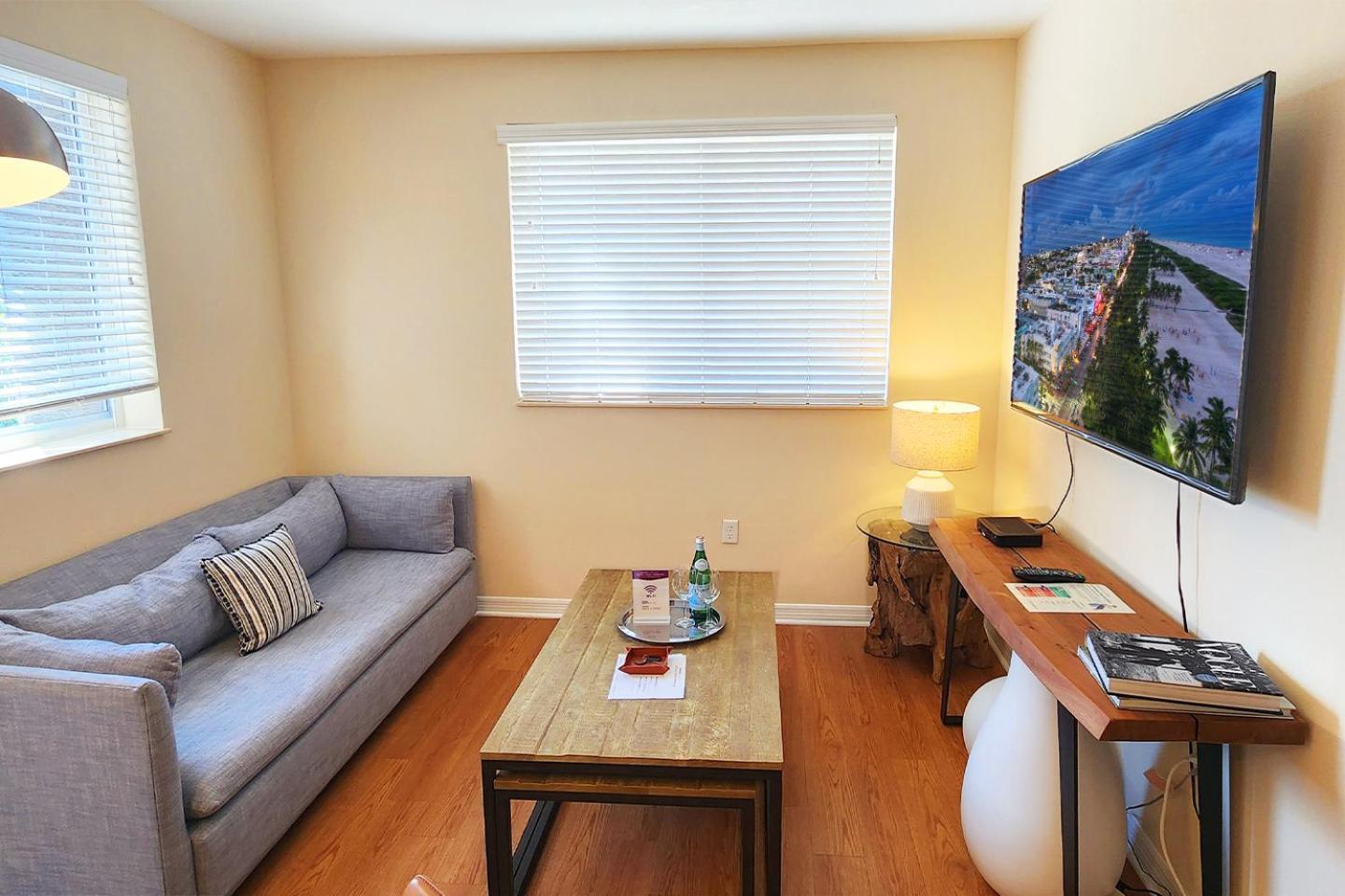 Dharma Home Suites South Miami At Red Road Commons Екстериор снимка