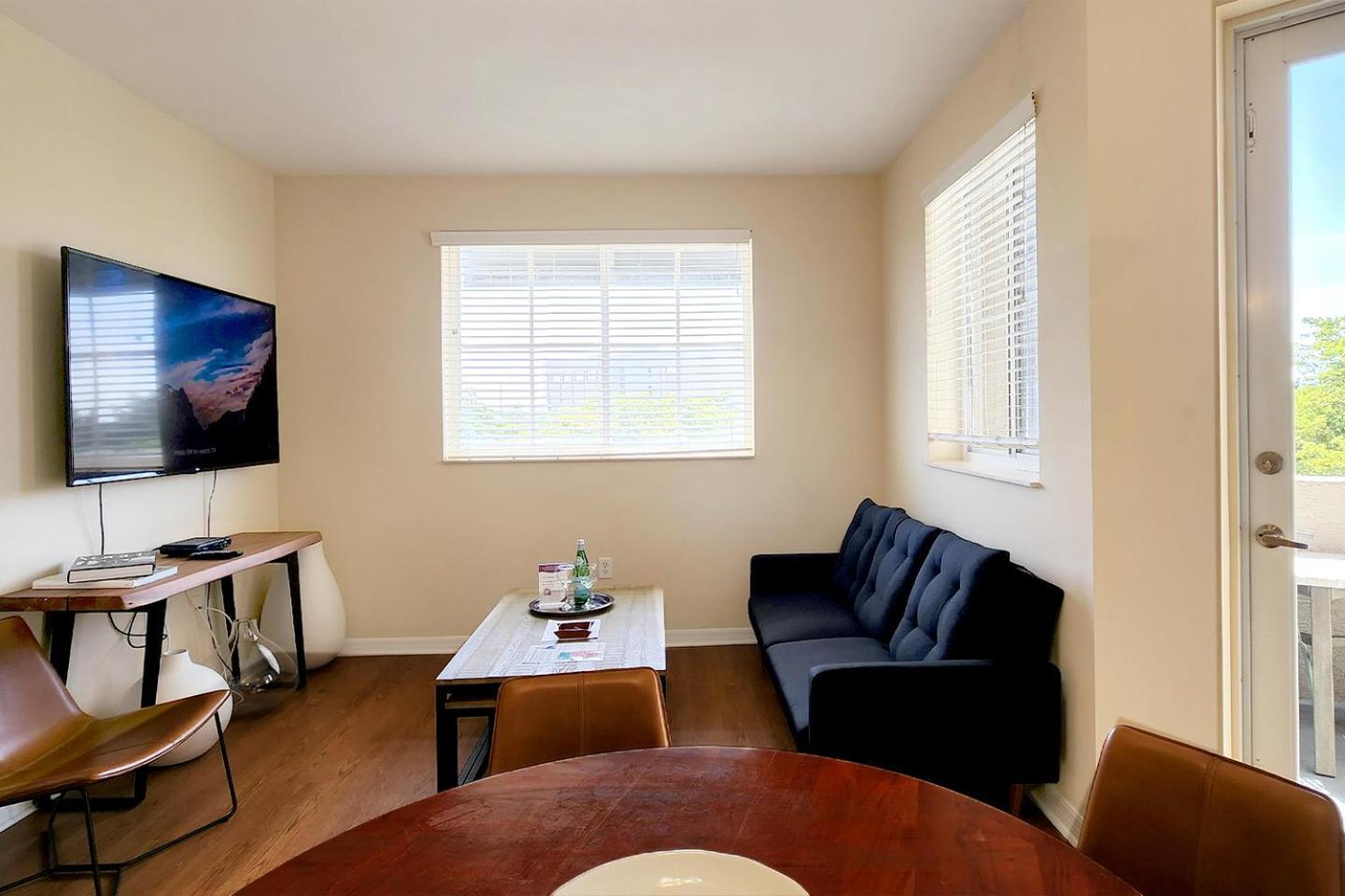 Dharma Home Suites South Miami At Red Road Commons Екстериор снимка