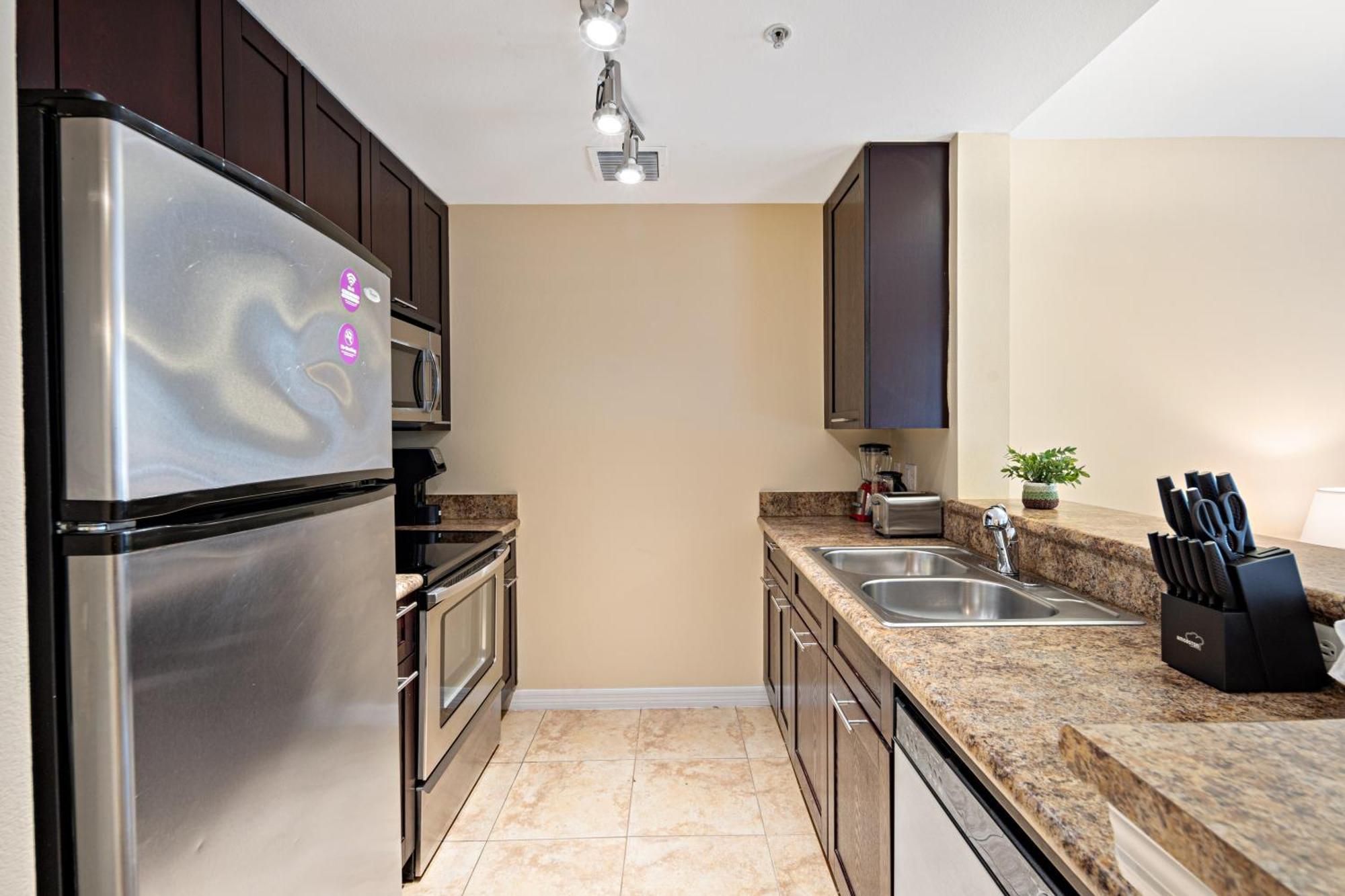 Dharma Home Suites South Miami At Red Road Commons Екстериор снимка