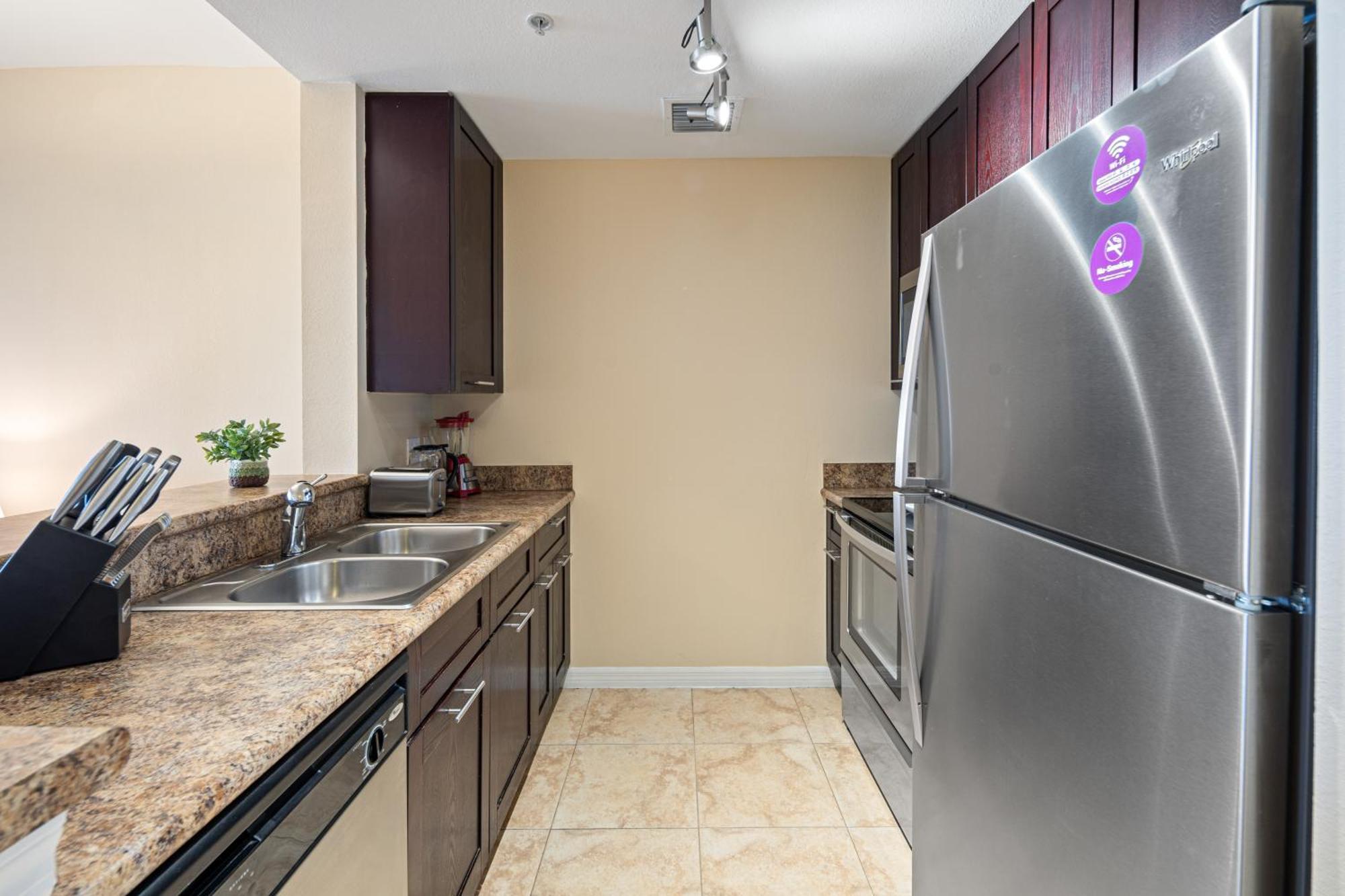 Dharma Home Suites South Miami At Red Road Commons Екстериор снимка