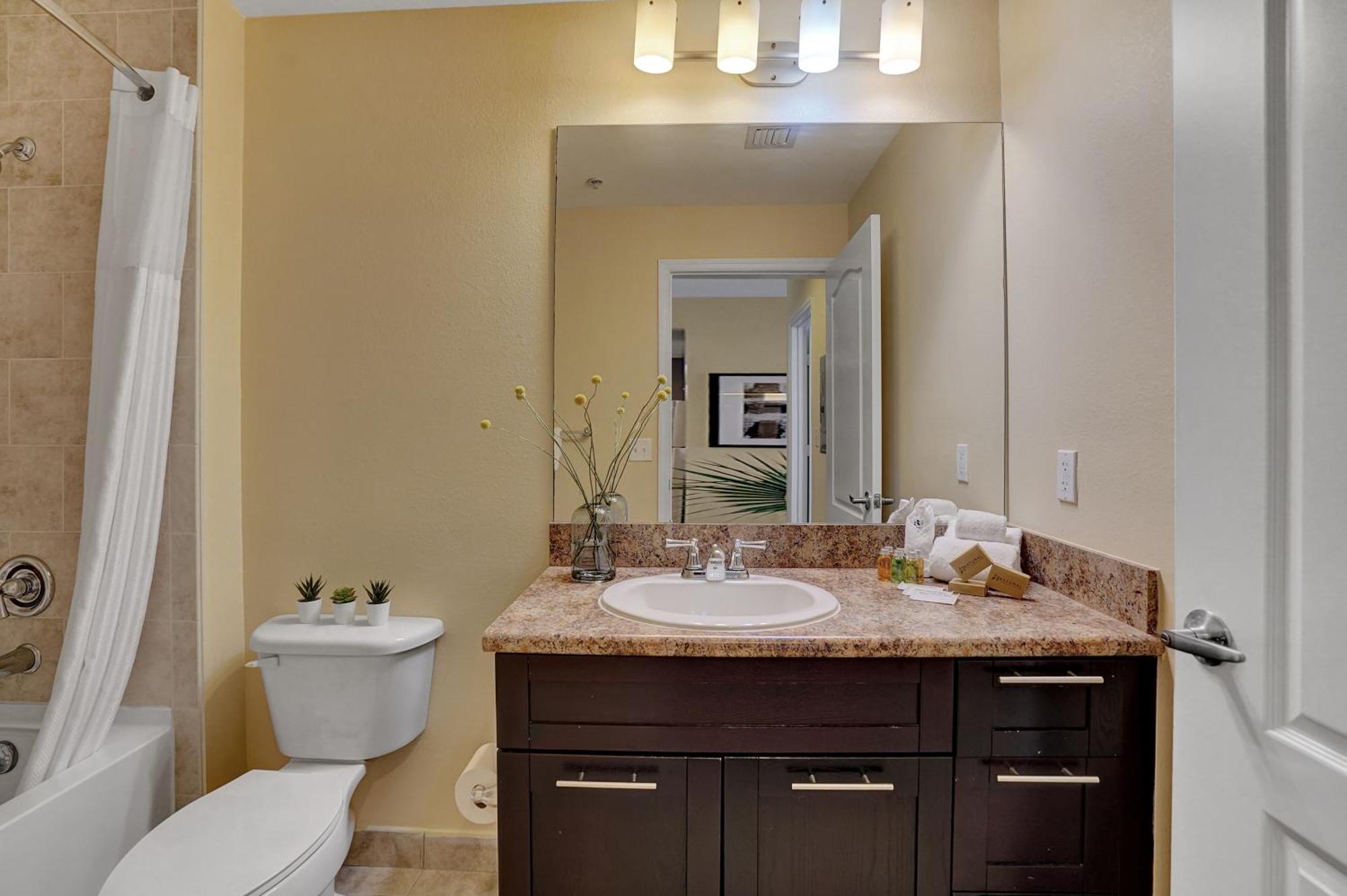 Dharma Home Suites South Miami At Red Road Commons Екстериор снимка