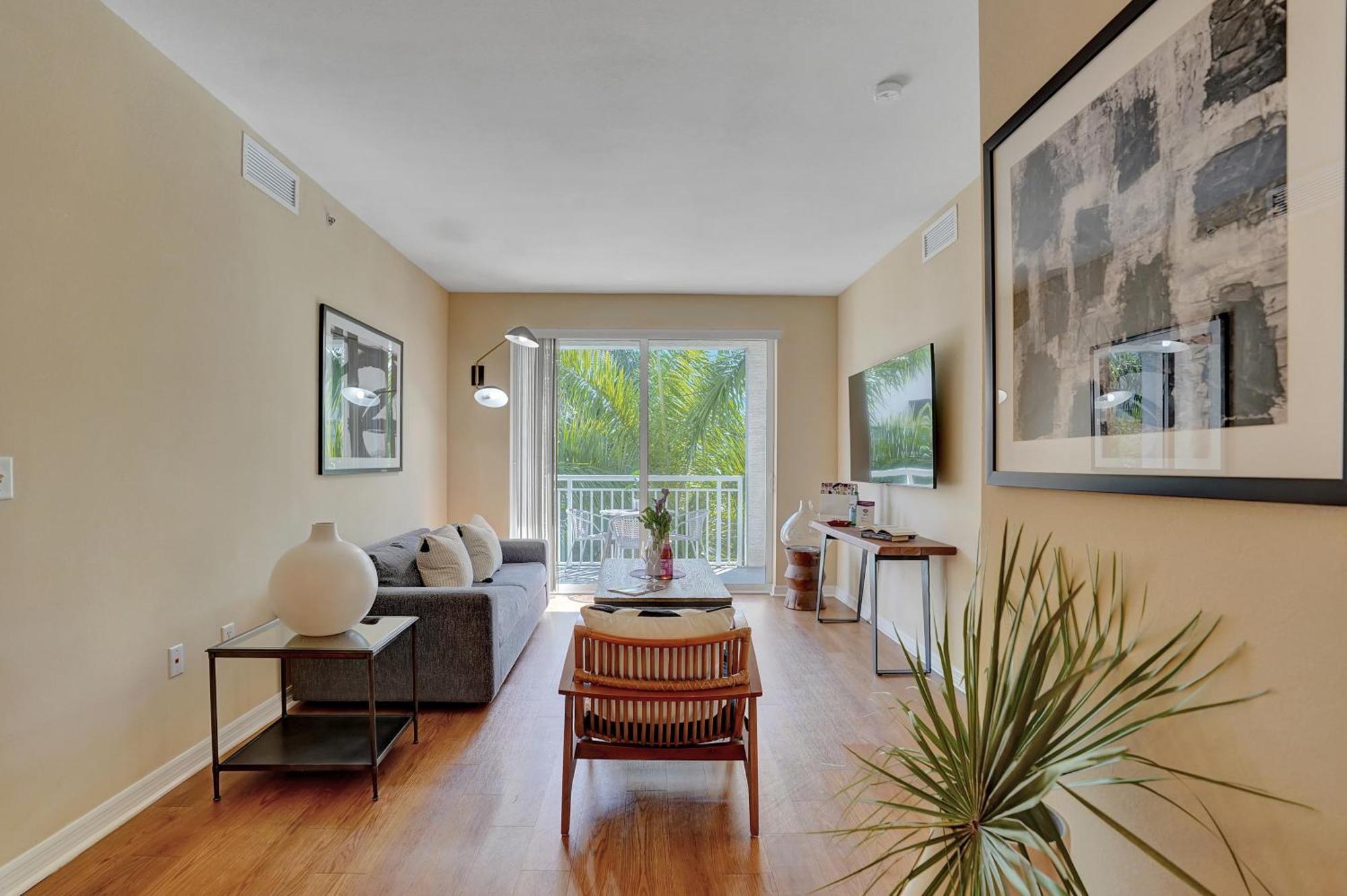 Dharma Home Suites South Miami At Red Road Commons Екстериор снимка