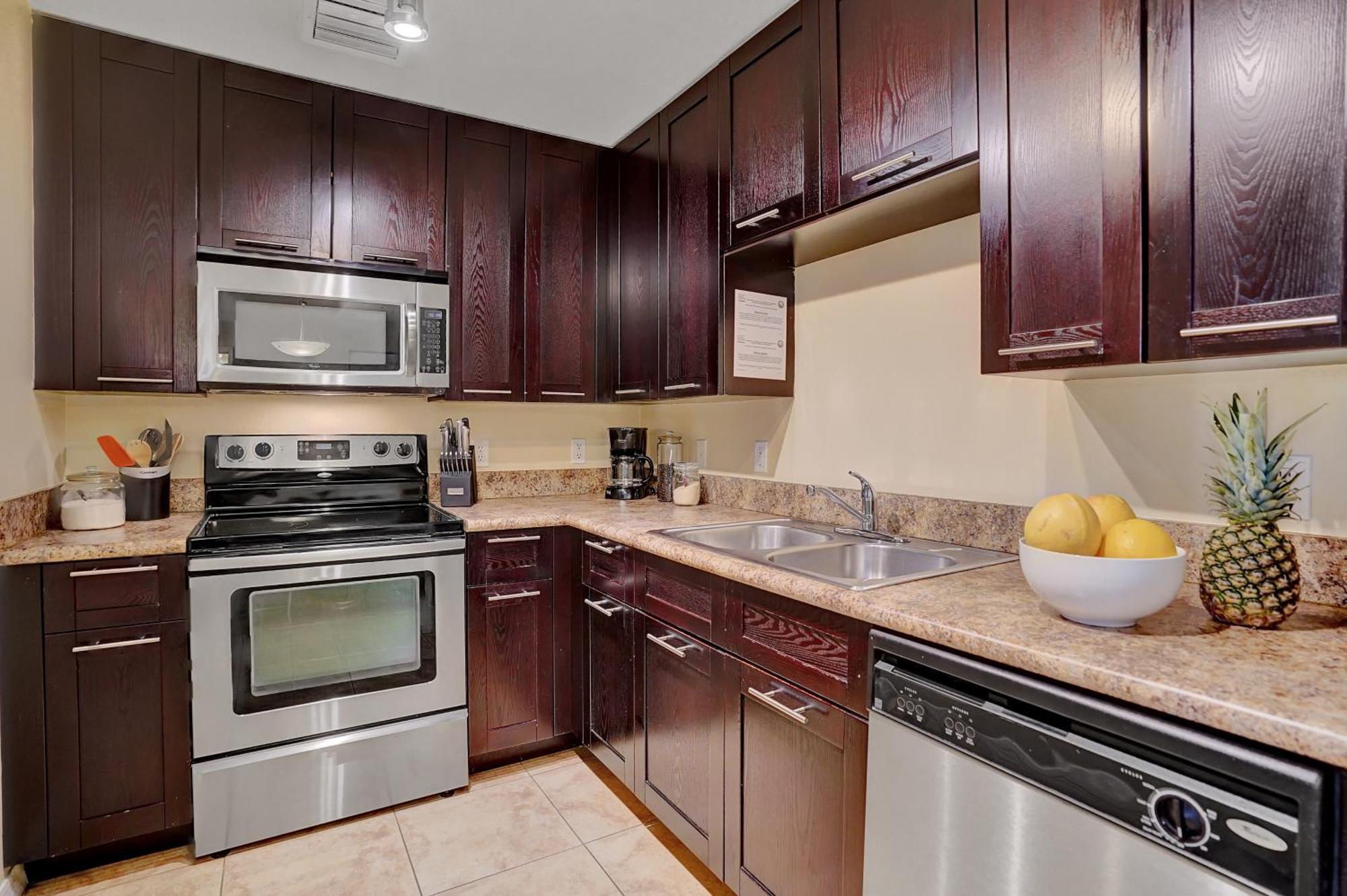Dharma Home Suites South Miami At Red Road Commons Екстериор снимка