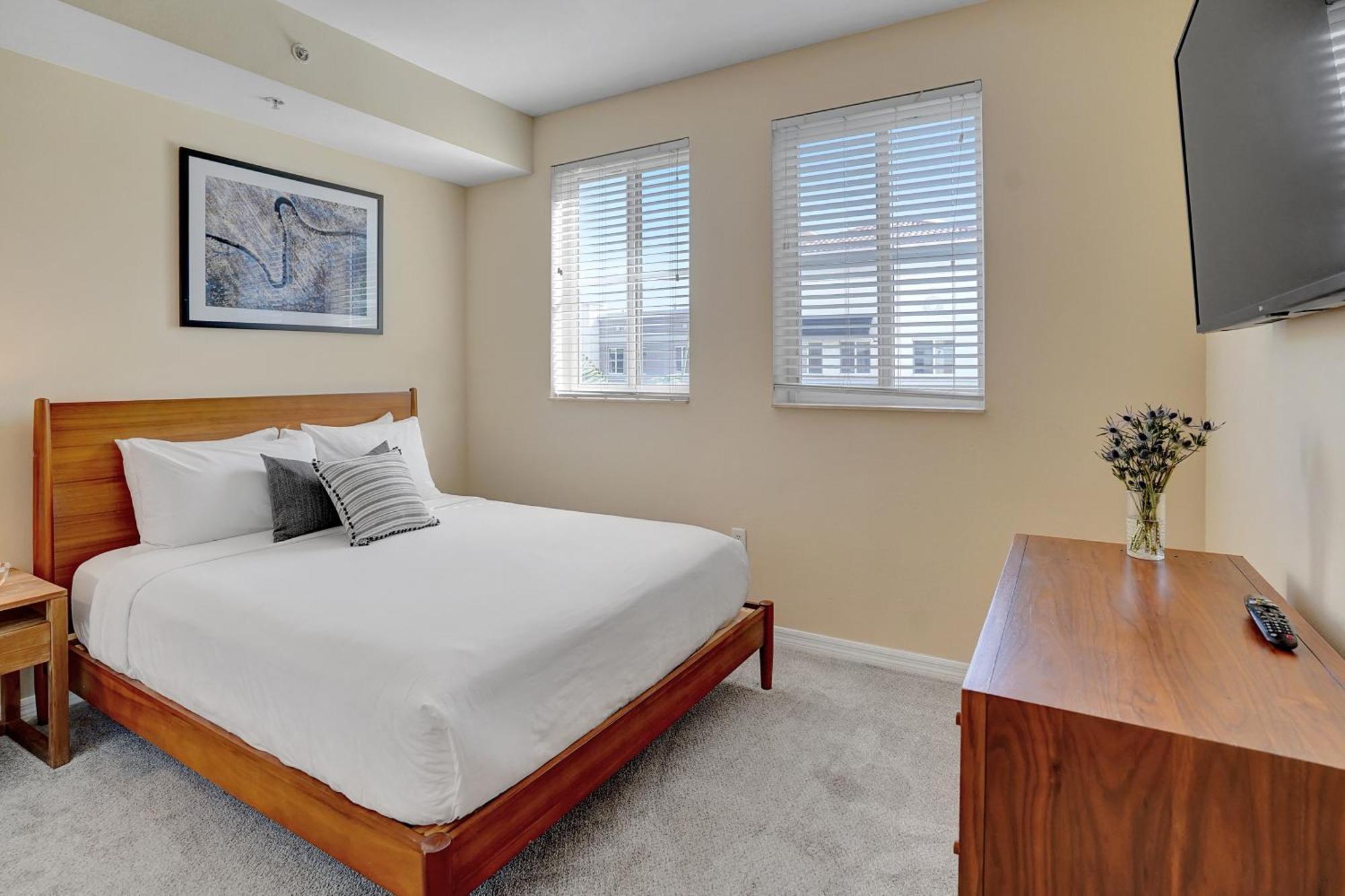 Dharma Home Suites South Miami At Red Road Commons Екстериор снимка