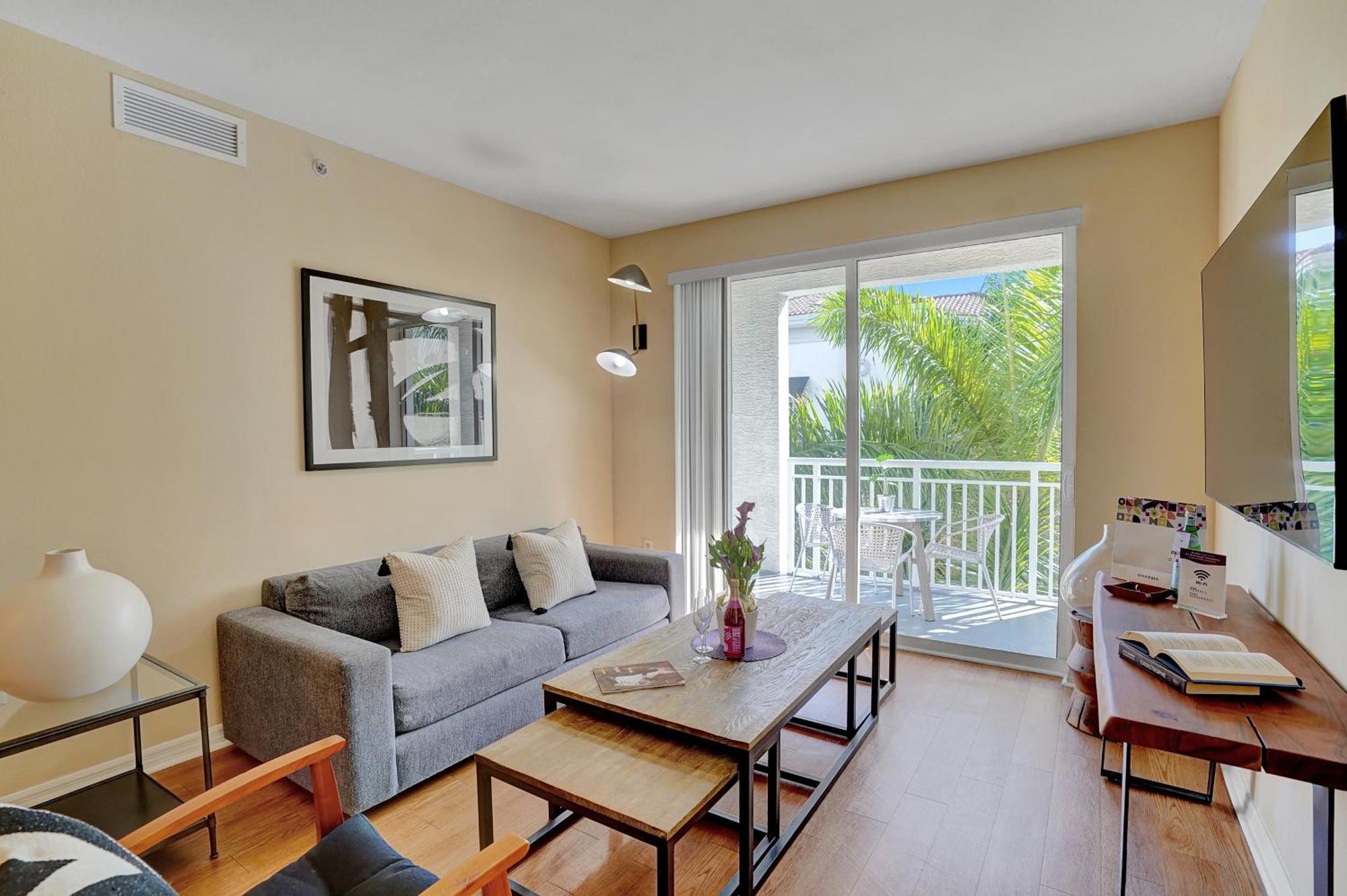 Dharma Home Suites South Miami At Red Road Commons Екстериор снимка